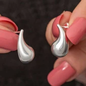 Gümüş Gözyaşı Damla Çivili Kadın Küpe thumbnail 1