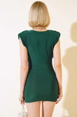 Göğüs Dekolteli Mini Elbise Zümrüt Yeşili thumbnail 3