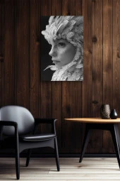 Kuş Tüyü Detaylı Siyah Beyaz Kız Portresi Yağlı Kanvas Tablo thumbnail 6