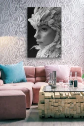 Kuş Tüyü Detaylı Siyah Beyaz Kız Portresi Yağlı Kanvas Tablo thumbnail 7