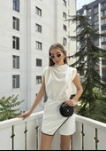 Zr model beyaz dik yaka asimetrik şortlu takım - 1