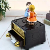 Öpüşen Çift Müzik Kutusu - 2