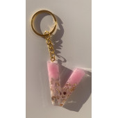 V Harfi Pembe Renk Epoksi ve Deniz Kabuğu Kırığı Süslemeli Gold Halka Anahtarlık El Yapımı Hediyelik - 1