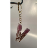 V Harfi Pembe Renk Epoksi ve Deniz Kabuğu Kırığı Süslemeli Gold Halka Anahtarlık El Yapımı Hediyelik - 6