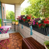 Nettenevime Yapay Çiçek Siyah Çit Balkon Saksısı Renkli Açelya Çiçekli 55*20cm thumbnail 6