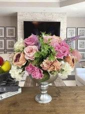 Nettenevime Yapay Çiçek Aranjmanı Konik Metal Gümüş Vazolu Masa Üstü Çiçeği Arajman thumbnail 5