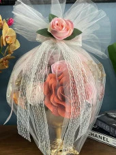 Nettenevime Yapay Çiçek Latex Aranjmanı Tüllü Kare Ayaklı Yuvarlak Metal Gold Vazolu Masa Üstü Çiçeği Arajman thumbnail 2