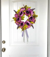 Nettenevime Yapay Çiçek Kapı Süsü Mor Şakayık Marsilya Güllü Yılbaşı Kapı Çelengi thumbnail 5