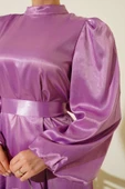 Balon Kol Kuşaklı Saten Elbise Lila thumbnail 4