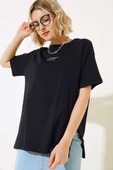 Baskılı Yan Yırtmaçlı T-shirt Siyah thumbnail 1