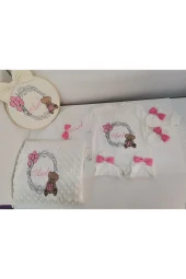 MİNİK ADIMLAR İsme Özel Nakışlı Bebek Battaniye. Tulum Seti ve Kapı Süsü İsimli Balonlu Ayıcıklı - 1