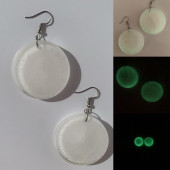 Daire Şekilli Beyaz Renkli Ebruli Gece Yeşil Neon Olan Parlak Küpe Epoksi El Yapımı Hediyelik thumbnail 1