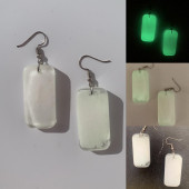 Dikdörtgen Şekilli Beyaz Renkli Ebruli Gece Yeşil Neon Olan Parlak Küpe Epoksi El Yapımı Hediyelik thumbnail 4