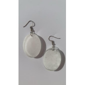 Geniş Oval Şekilli Beyaz Renkli Ebruli Gece Yeşil Neon Olan Parlak Küpe Epoksi El Yapımı Hediyelik thumbnail 3