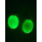 Geniş Oval Şekilli Beyaz Renkli Ebruli Gece Yeşil Neon Olan Parlak Küpe Epoksi El Yapımı Hediyelik thumbnail 6