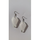 Beşgen Şekilli Beyaz Renkli Ebruli Gece Yeşil Neon Olan Parlak Küpe Epoksi El Yapımı Hediyelik thumbnail 5