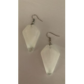 Beşgen Şekilli Beyaz Renkli Ebruli Gece Yeşil Neon Olan Parlak Küpe Epoksi El Yapımı Hediyelik thumbnail 7