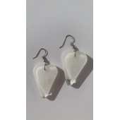 Kalp Şekilli Beyaz Renkli Ebruli Gece Yeşil Neon Olan Parlak Küpe Epoksi El Yapımı Hediyelik - 3