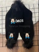 Kişiye Özel İsimli Figürlü Atkı Bere Takımı - İSİMİ ATKI BERE ÇİFT PONPONLU - Siyah Mavi Mickey (4235860836532) - 1