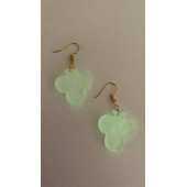 Şeffaf Renk Gece Yeşil Neon Olan İskambilde Sinek Şekilli Küpe Epoksi El Yapımı Hediyelik - 3