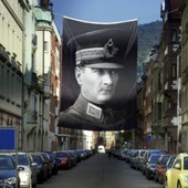 Siyah-Beyaz Askeri Üniformalı Mustafa Kemal Atatürk  Poster Bayrağı ATA44 - 4