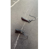 Siyah Renkli Siyah Aksesuarlı Piramit Şekilli Sallantılı Epoksi Küpe El Yapımı Hediyelik - 1