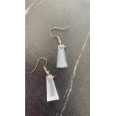 Şeffaf Renkli Beyaz Sedefli Parlak Gümüş Aksesuarlı Piramit Şekil Sallantılı Epoksi Küpe Hediyelik thumbnail 3