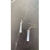 Şeffaf Renkli Beyaz Sedefli Parlak Gümüş Aksesuarlı Çubuk Şekilli Sallantılı Epoksi Küpe Hediyelik thumbnail 1