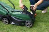 Bosch Citymower 18V-32-300 Tek Akülü 4 Ah Çim Biçme Makinesi thumbnail 3