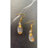 Şeffaf Renkli Gold Yaprak Süslemeli Gold Aksesuarlı Damla Şekil Sallantılı Epoksi Küpe Hediyelik thumbnail 2