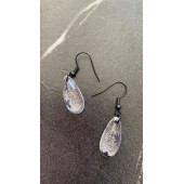 Şeffaf Renkli Siyah Yaprak Süslemeli Siyah Aksesuarlı Damla Şekil Sallantılı Epoksi Küpe Hediyelik thumbnail 2