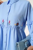 Pileli Çiçek Nakışlı Gömlek Buz Mavisi thumbnail 4