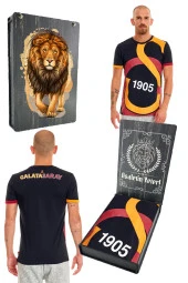 Galatasaray Orijinal Lisanslı Unisex Siyah Arma T-Shirt Gs Aslan Baskılı Hediyelik Ahşap Kutulu - 1