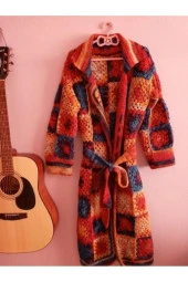 Kadın El Örgü Kare Motifli Hırka thumbnail 2