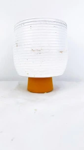 Bitki Tasarımı Antik Kendinden Ayaklı Toprak Saksı Saksılık Beyaz 19 cm thumbnail 2