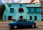 Küba'daki Mavi Araba - Kanvas Tablo thumbnail 1