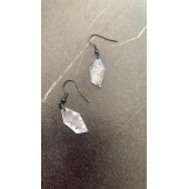 Şeffaf Renkli Siyah Simli Pullu Glitterli Aksesuarlı Kristal Şekil Sallantılı Epoksi Küpe Hediyelik thumbnail 2