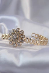 Pirinç Gold Renk İri Zirkon Taşlı Çiçek Figürlü Bileklik - EBJ240714W25430 thumbnail 1