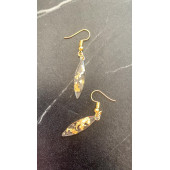 Şeffaf Renkli Gold Varak Süslemeli Gold Aksesuar Parlak Küçük Simetrik Şekil Sallantılı Epoksi Küpe thumbnail 4