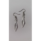 Şeffaf Beyaz Renkli Parlak Sedefli Gümüş Aksesuar Minik Karo Şekil Sallantılı Epoksi Küpe El Yapımı - 6