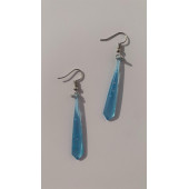 Mavi Renkli Parlak Simli Pullu Glitterli Gümüş Aksesuar Minik Piramit Şekil Sallantılı Epoksi Küpe thumbnail 4