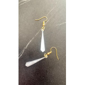 Şeffaf Beyaz Renkli Sedefli Gold Aksesuar Minik Piramit Şekil Sallantılı Epoksi Küpe El Yapımı thumbnail 2