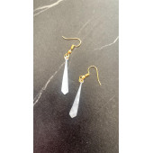 Şeffaf Beyaz Renkli Sedefli Gold Aksesuar Minik Piramit Şekil Sallantılı Epoksi Küpe El Yapımı thumbnail 3