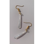 Şeffaf Beyaz Renkli Sedefli Gold Aksesuar Minik Piramit Şekil Sallantılı Epoksi Küpe El Yapımı thumbnail 4