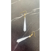 Şeffaf Beyaz Renkli Sedefli Gold Aksesuar Minik Piramit Şekil Sallantılı Epoksi Küpe El Yapımı thumbnail 6