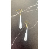 Beyaz Sedefli Renkli Gold Aksesuarlı Büyük Piramit Şekil Sallantılı Epoksi Küpe Hediyelik thumbnail 4