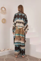 Batik Desen Detaylı ve Saten Kumaşlı Şal Yakalı Bol Kalıplı Kuşaklı Kadın Kimono Mavi - 2