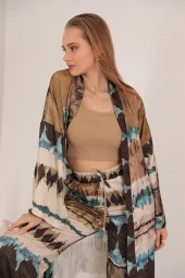 Batik Desen Detaylı ve Saten Kumaşlı Şal Yakalı Bol Kalıplı Kuşaklı Kadın Kimono Mavi - 3