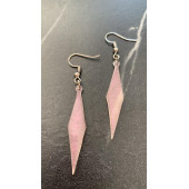 Yanardöner Pembe ve Turuncu Renkli Gümüş Aksesuar Parlak Büyük Karo Şekil Sallantılı Epoksi Küpe thumbnail 1