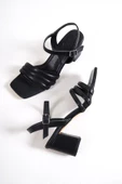 Siyah Renk Asimetrik Bantlı Topuklu Sandalet - Melodi - 1